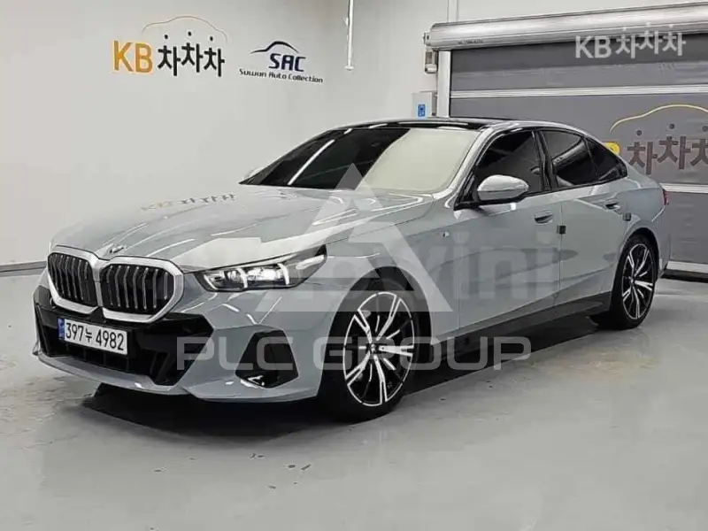 2024 BMW 523