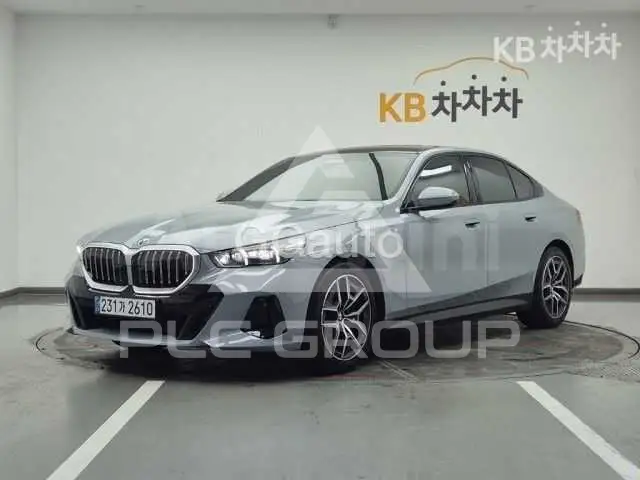 2024 BMW 523