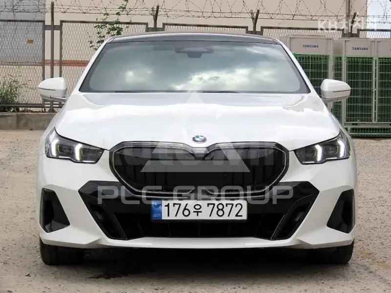 2024 BMW 523