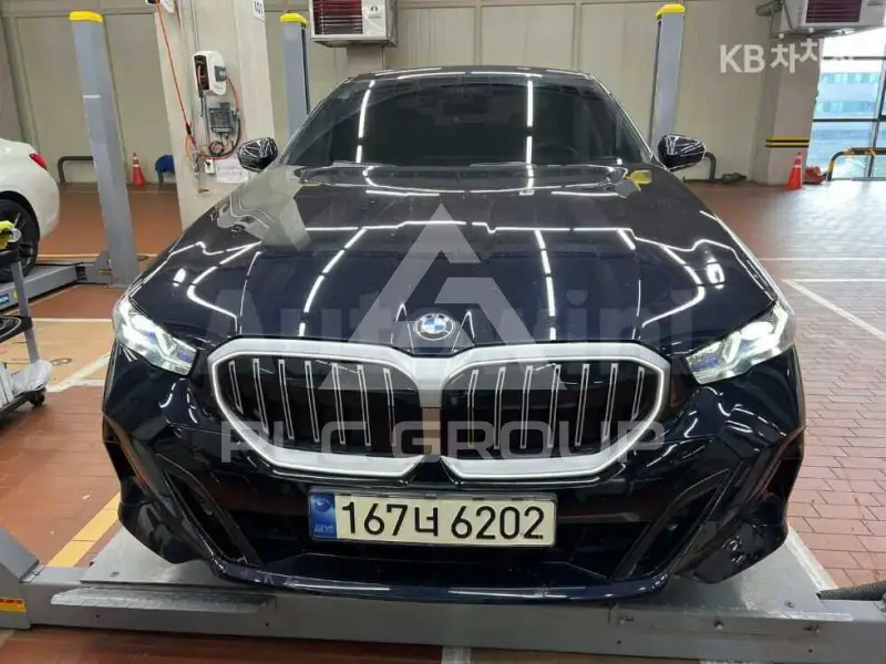 2024 BMW 523