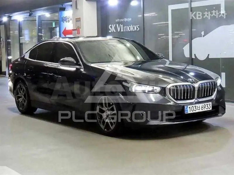 2024 BMW 523