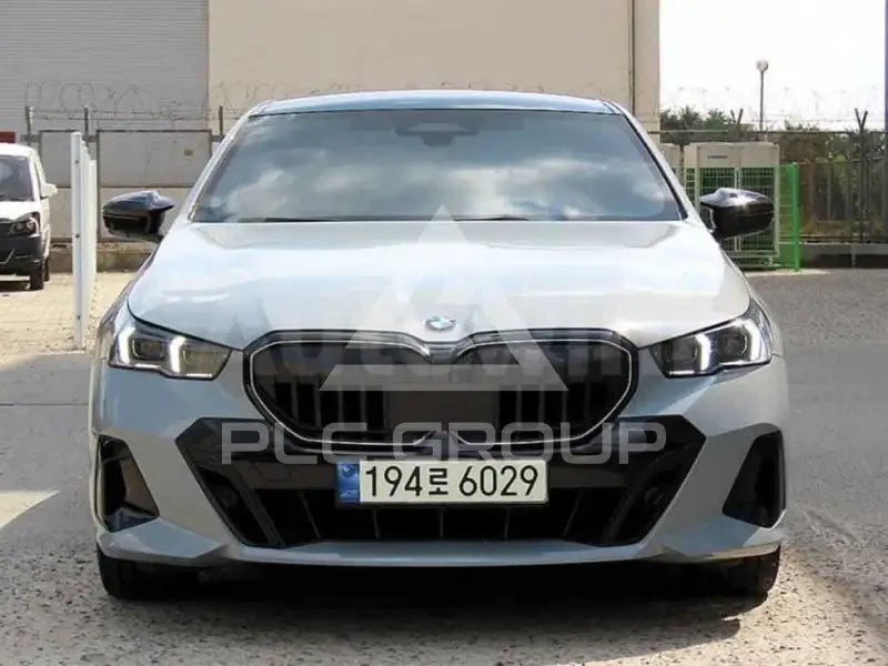 2024 BMW 523