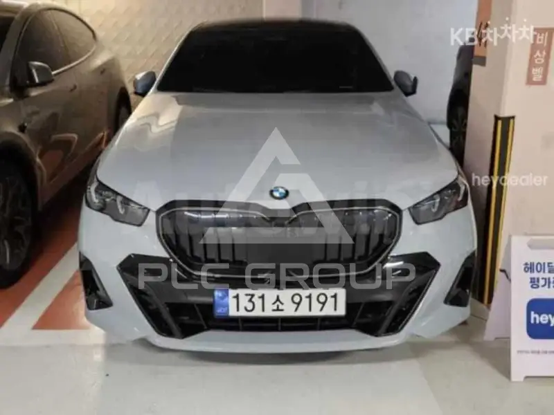 2024 BMW 523