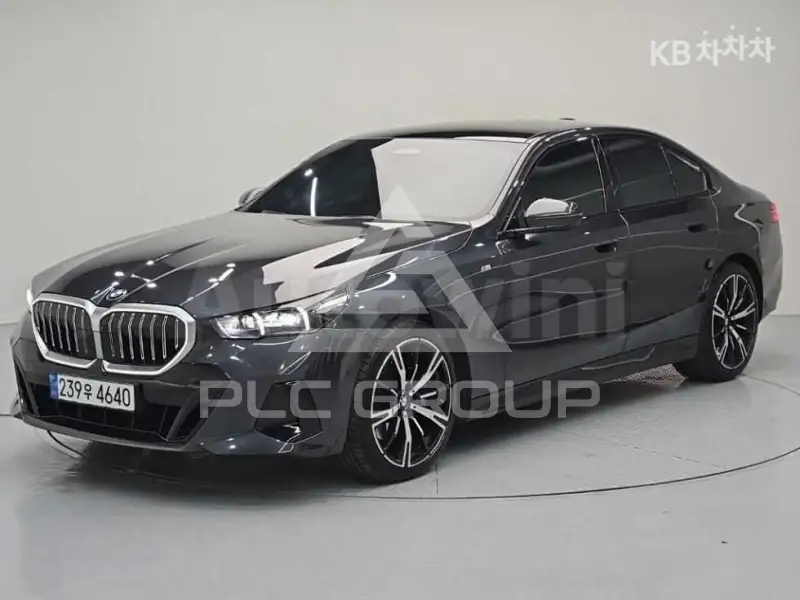 2024 BMW 523