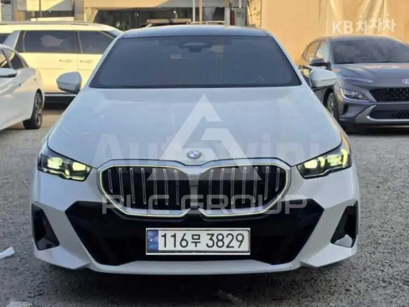 2024 BMW 523