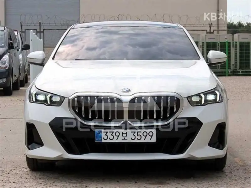 2025 BMW 523