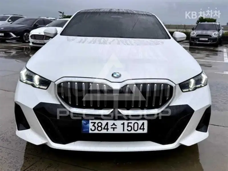 2025 BMW 523