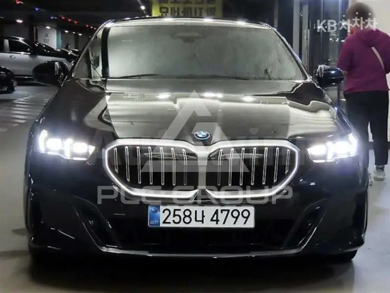 2025 BMW 523
