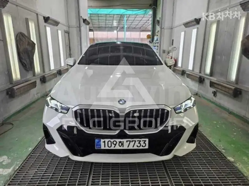 2025 BMW 523