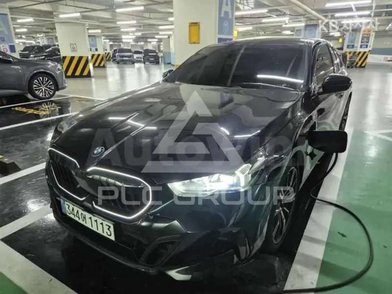 2025 BMW 523