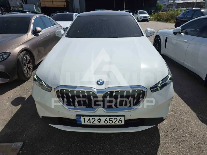 2025 BMW 523