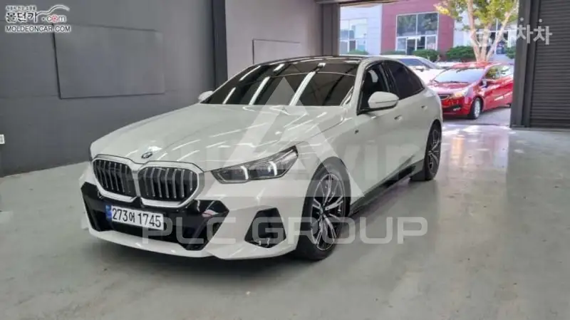 2025 BMW 523