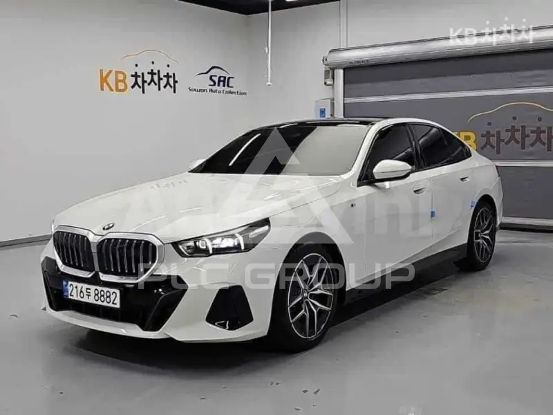 2025 BMW 523