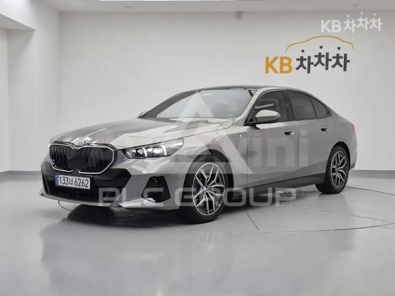 2025 BMW 523