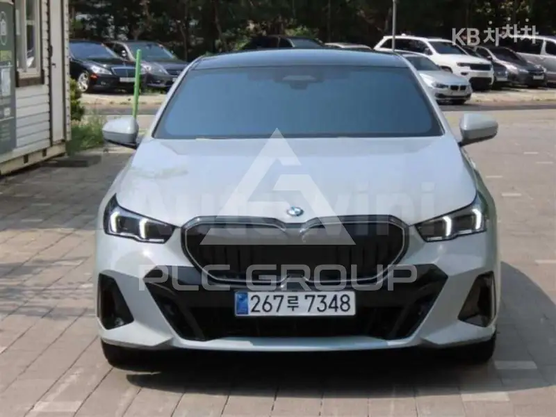 2025 BMW 523