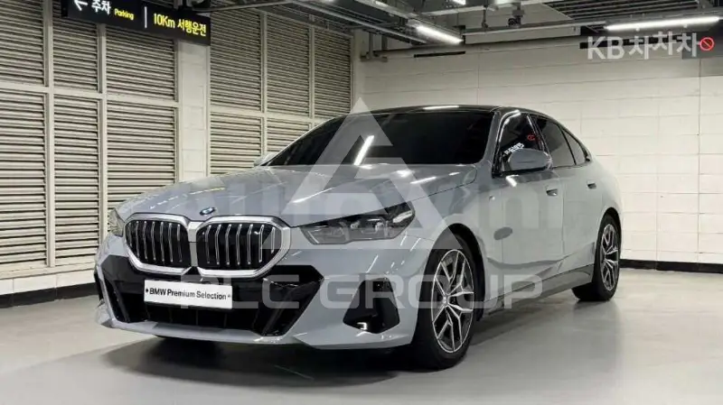 2025 BMW 523