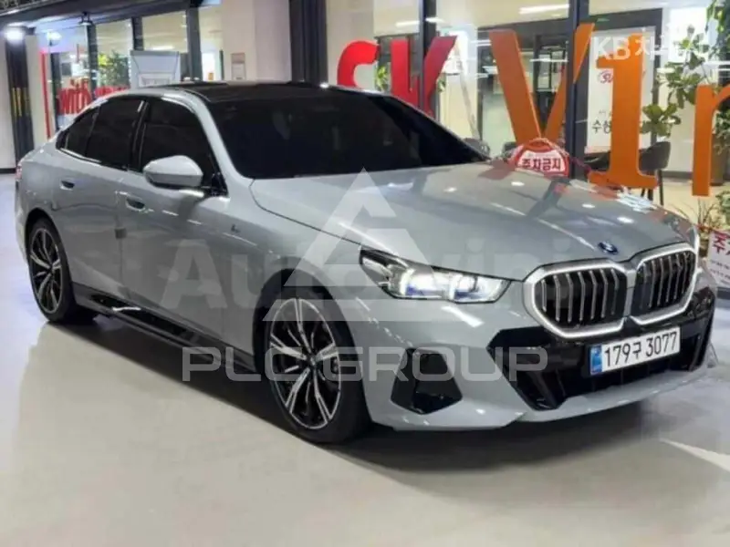 2025 BMW 523