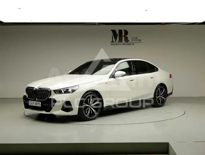 2025 BMW 523
