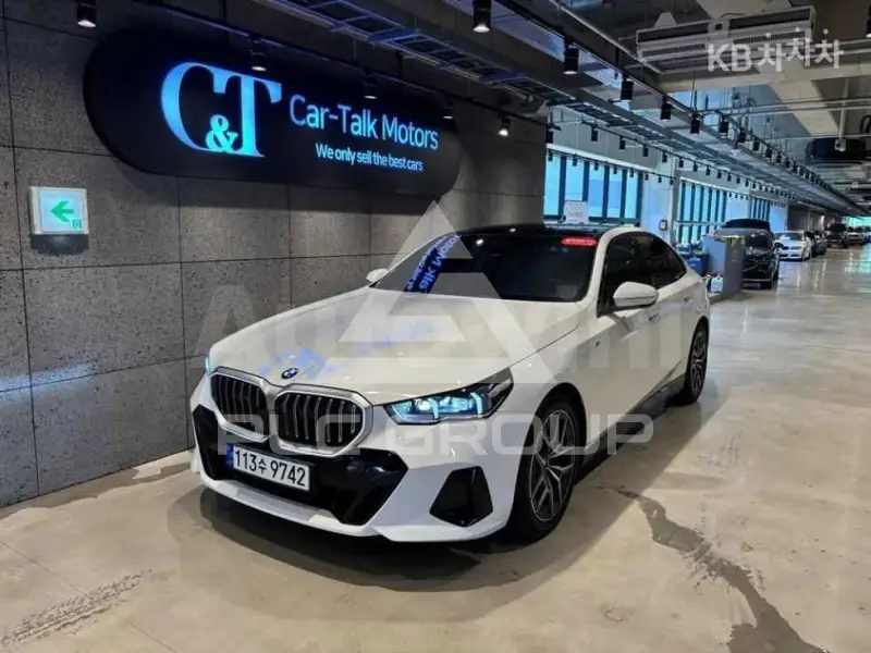2025 BMW 523