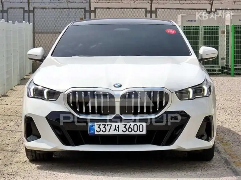 2025 BMW 523