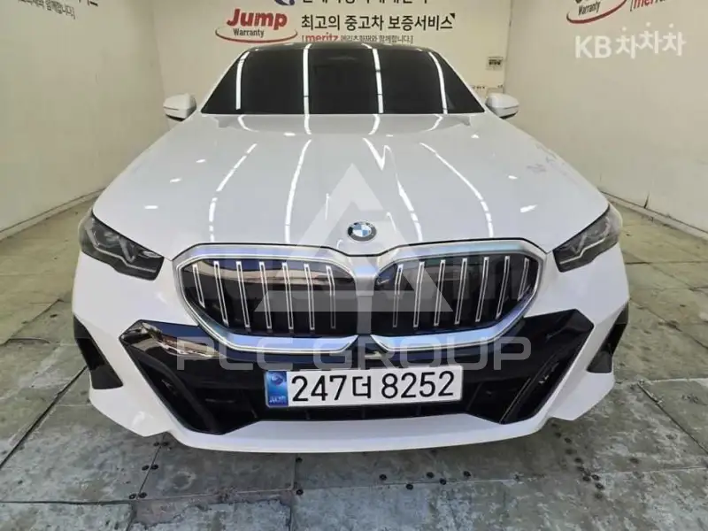 2025 BMW 523