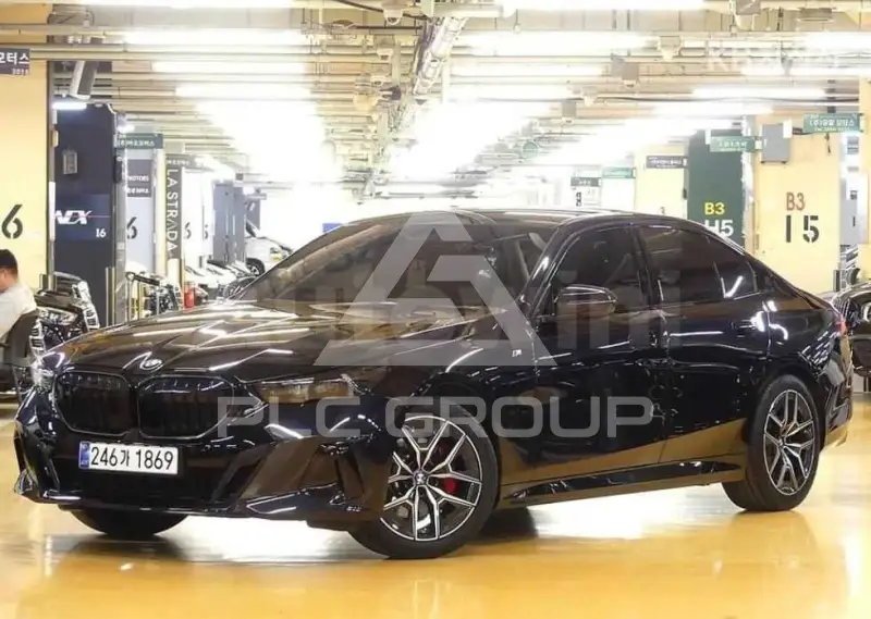 2025 BMW 523