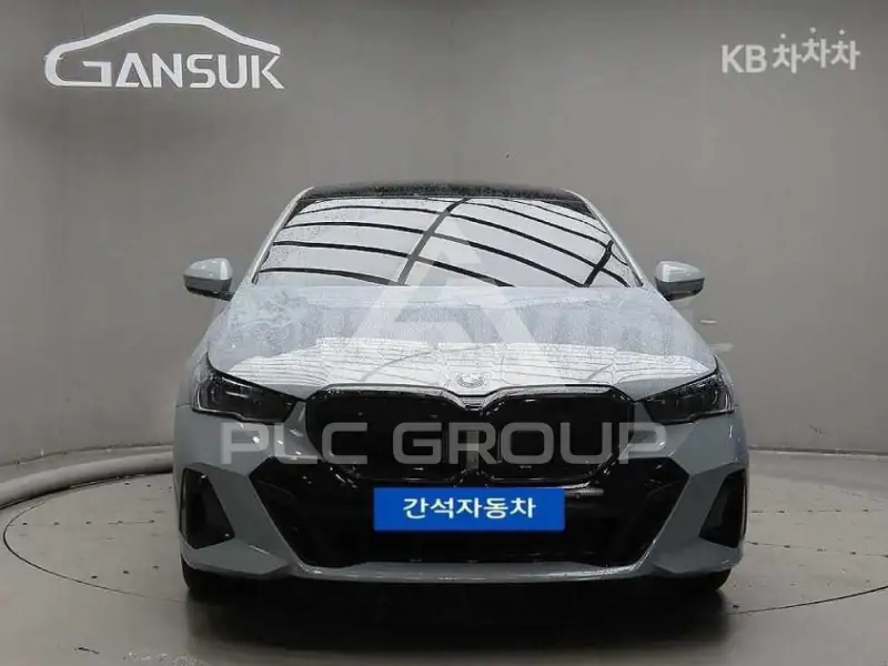 2025 BMW 523