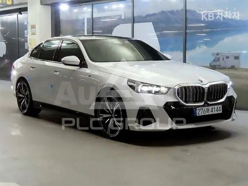 2025 BMW 523