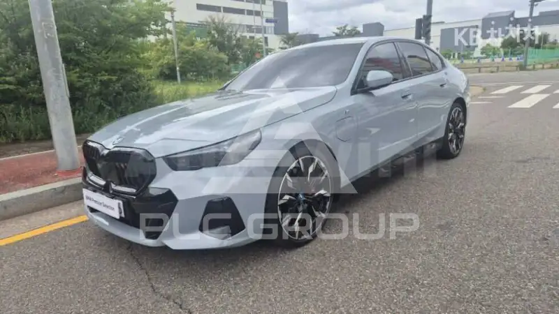 2025 BMW 523