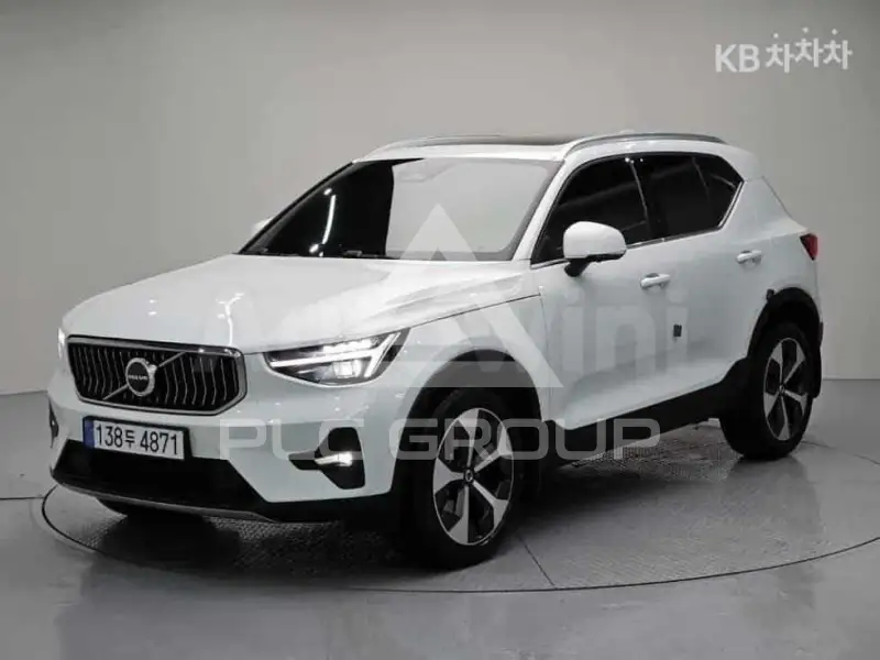 2025 Volvo XC40