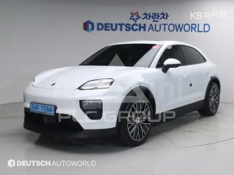 2025 Porsche MACAN