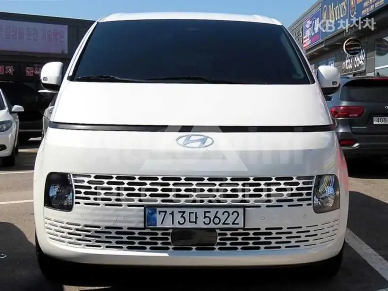 2025 Hyundai Staria