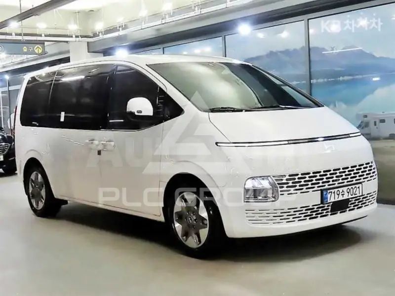 2025 Hyundai Staria