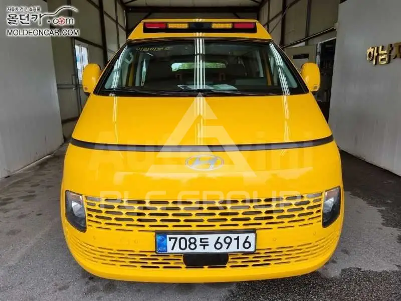 2025 Hyundai Staria