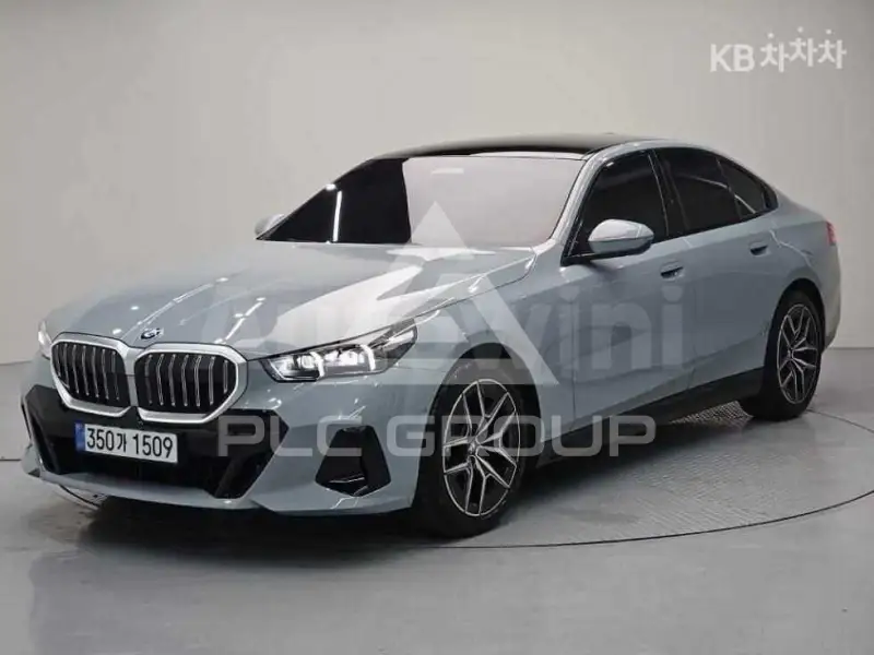 2026 BMW 523