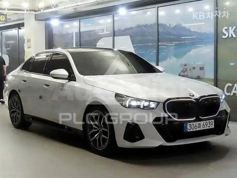 2026 BMW 523