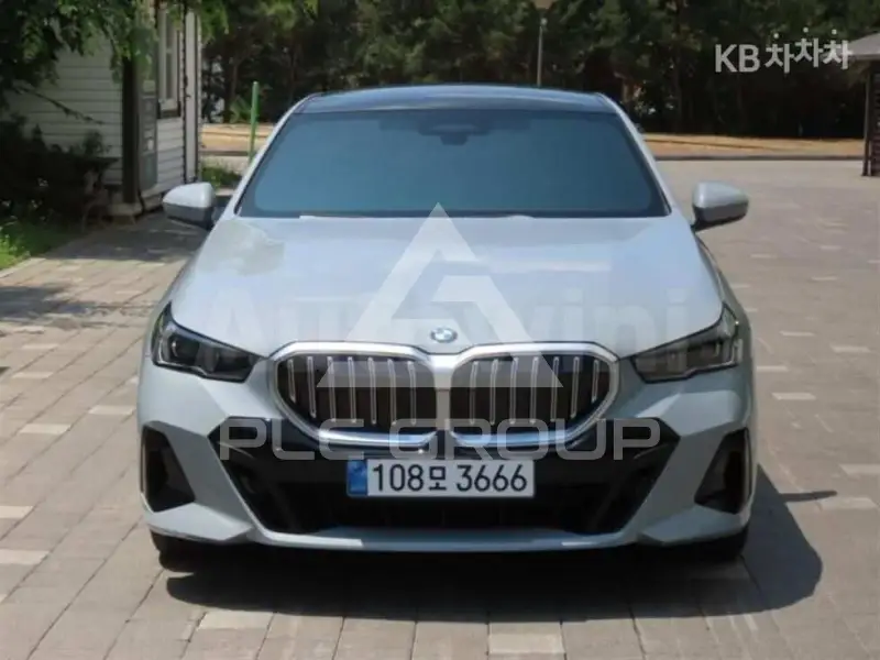 2026 BMW 523