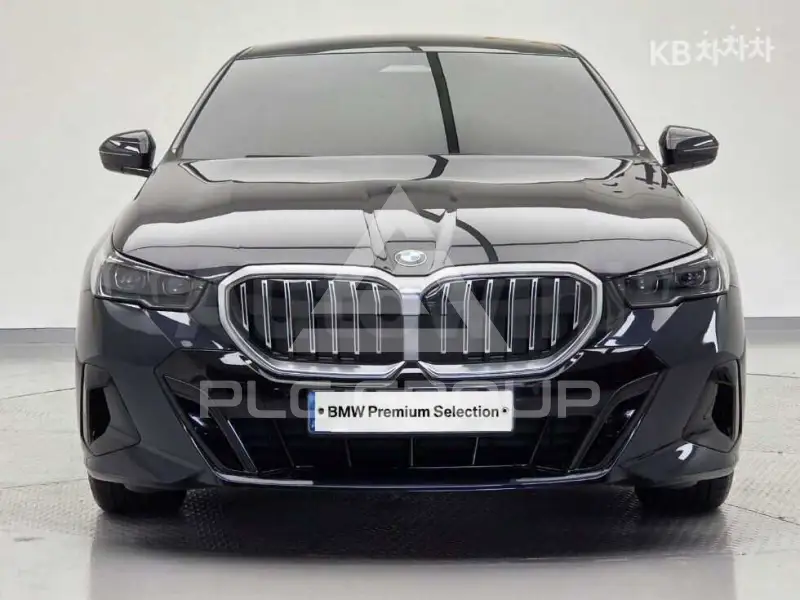 2026 BMW 523