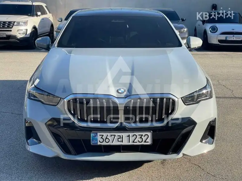 2026 BMW 523