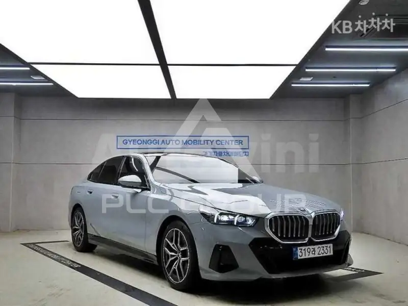 2026 BMW 523