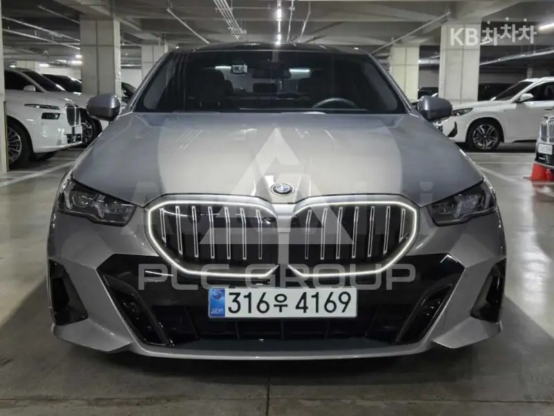 2026 BMW 523