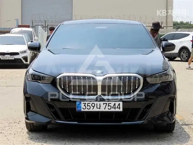 2026 BMW 523