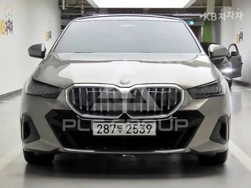 2026 BMW 523