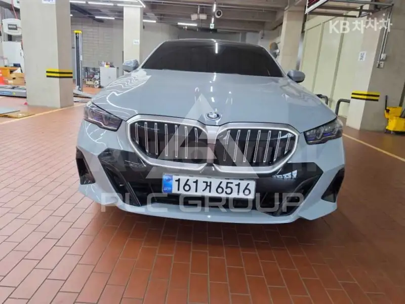 2026 BMW 523