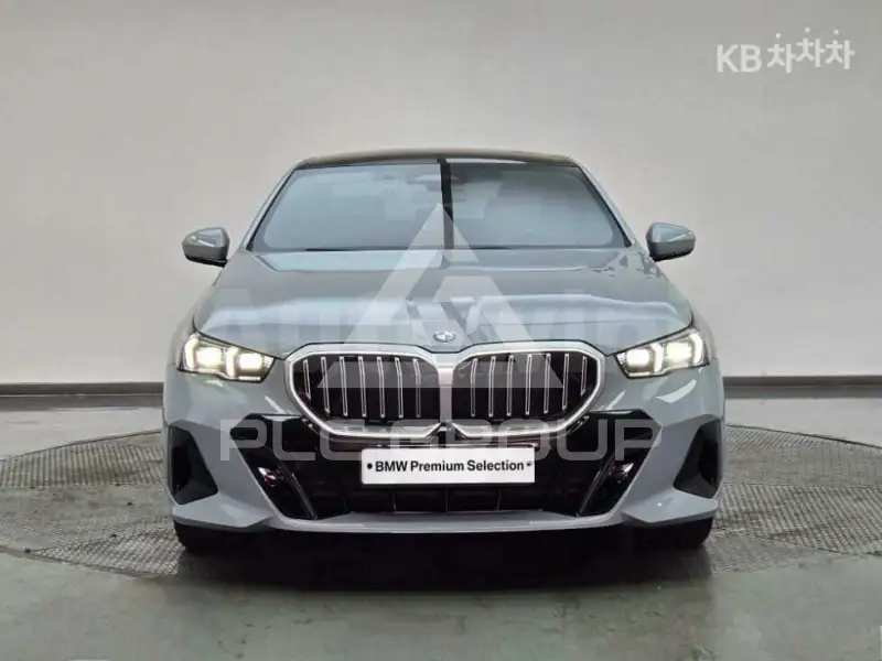 2026 BMW 523