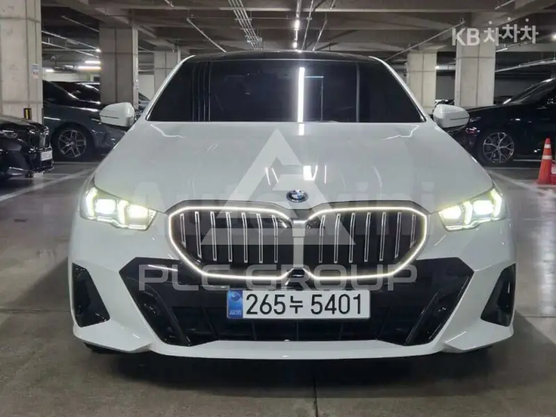 2026 BMW 523