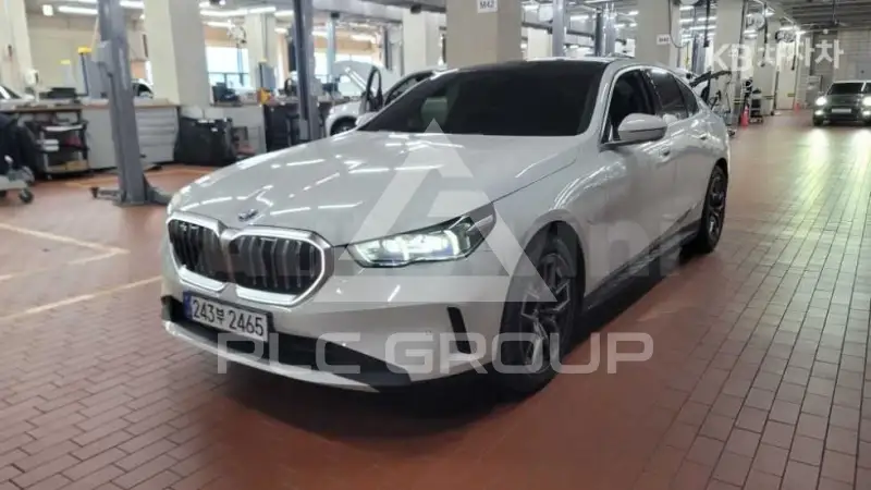 2026 BMW 523
