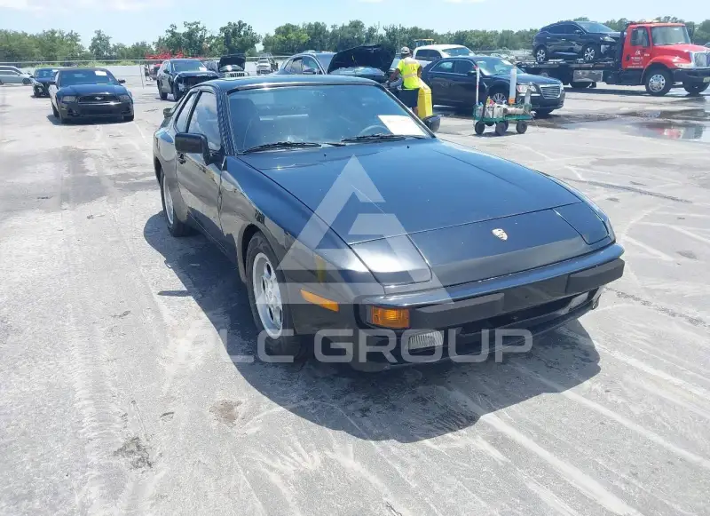 1983 Porsche 944 photo