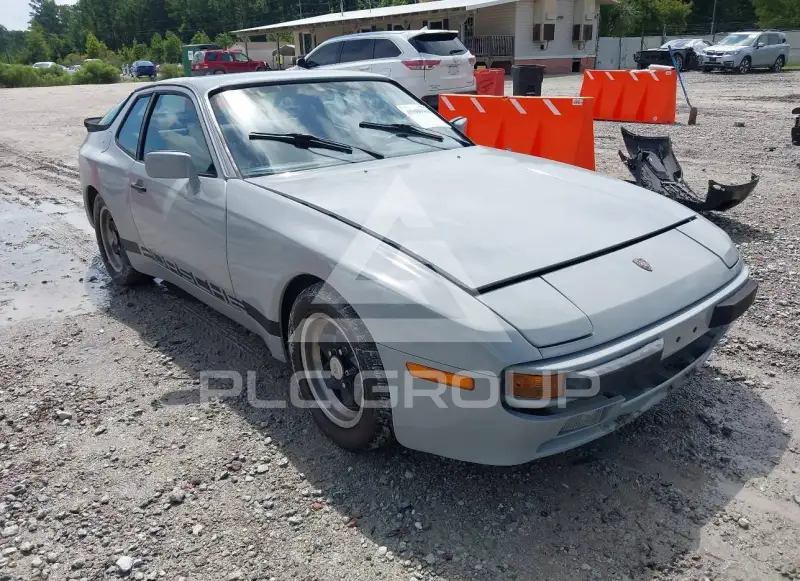 1984 Porsche 944 photo