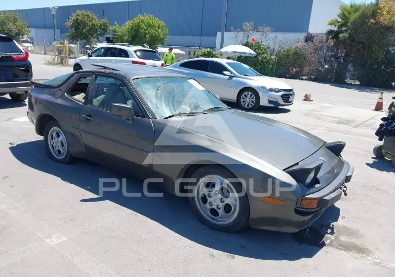 1985 Porsche 944 photo